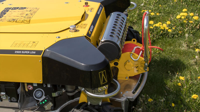 Spider 2SGS Super Low Detailansicht mit hydraulischer Seilwinde - Steigfähigkeit bis zu 60 Grad an extremen Böschungen