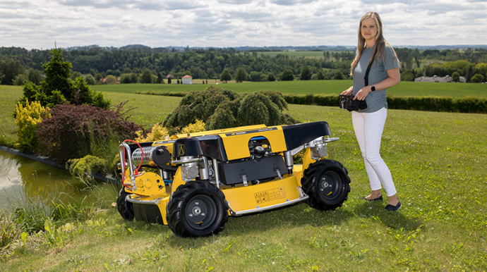 Fernsteuerung des Spider 2SGS am Gewässerufer