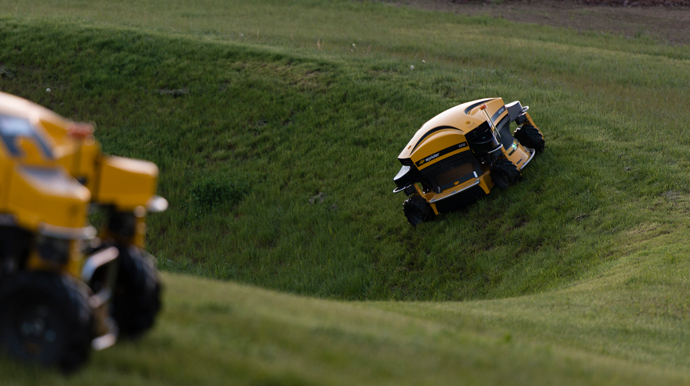 Spider ILD02 Böschungsmäher zeigt perfekte Schnittqualität auf gepflegtem Rasen - Präzises Mähergebnis auch an Hanglagen
