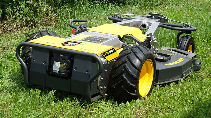 Spider eZERO mit sichtbarem Akku-Pack - leistungsstarker elektrischer Böschungsmäher mit Lithium-Ionen-Akkusystem für emissionsfreien Betrieb