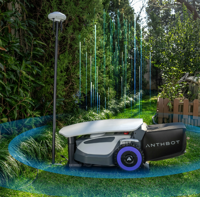 Das Bild zeigt einen Anthbot N8 M#hroboter, der vor der RTK-Siganlstange steht und ein automatisches Updaten macht.