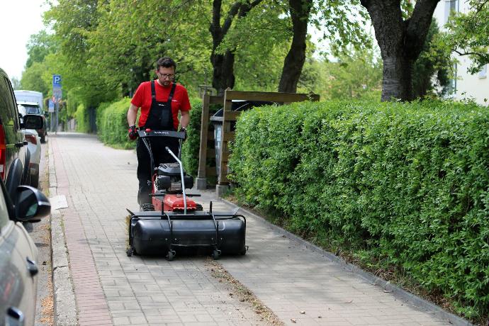 Vari Kehrbürste RKV-1000 für Mehrzweckträger, Sammelbehälter BS-100