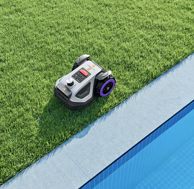 Ein Anthbot M9 M#hroboter mäht eine Rasenfläche direkt an einer Poolbegrenzung