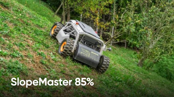 Auf dem Bild ist zu sehen, wie der Rasenmäher selbst an extrem steilen Hängen mit 85 % Gefälle mäht.