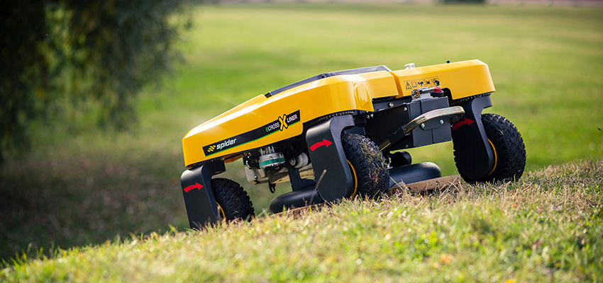 Spider E-CROSS LINER vollelektrischer Großflächenmäher ohne Seilwinde mit Schleuderwendung