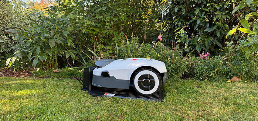 Anthbot Genie 1000 Drahtloser Mähroboter mit RTK und 4 Kamera 3D Vision 4G Connect bis 2000 qm