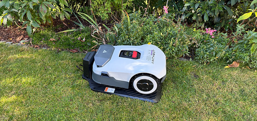 Anthbot Genie 1000 Drahtloser Mähroboter mit RTK und 4 Kamera 3D Vision 4G Connect bis 2000 qm
