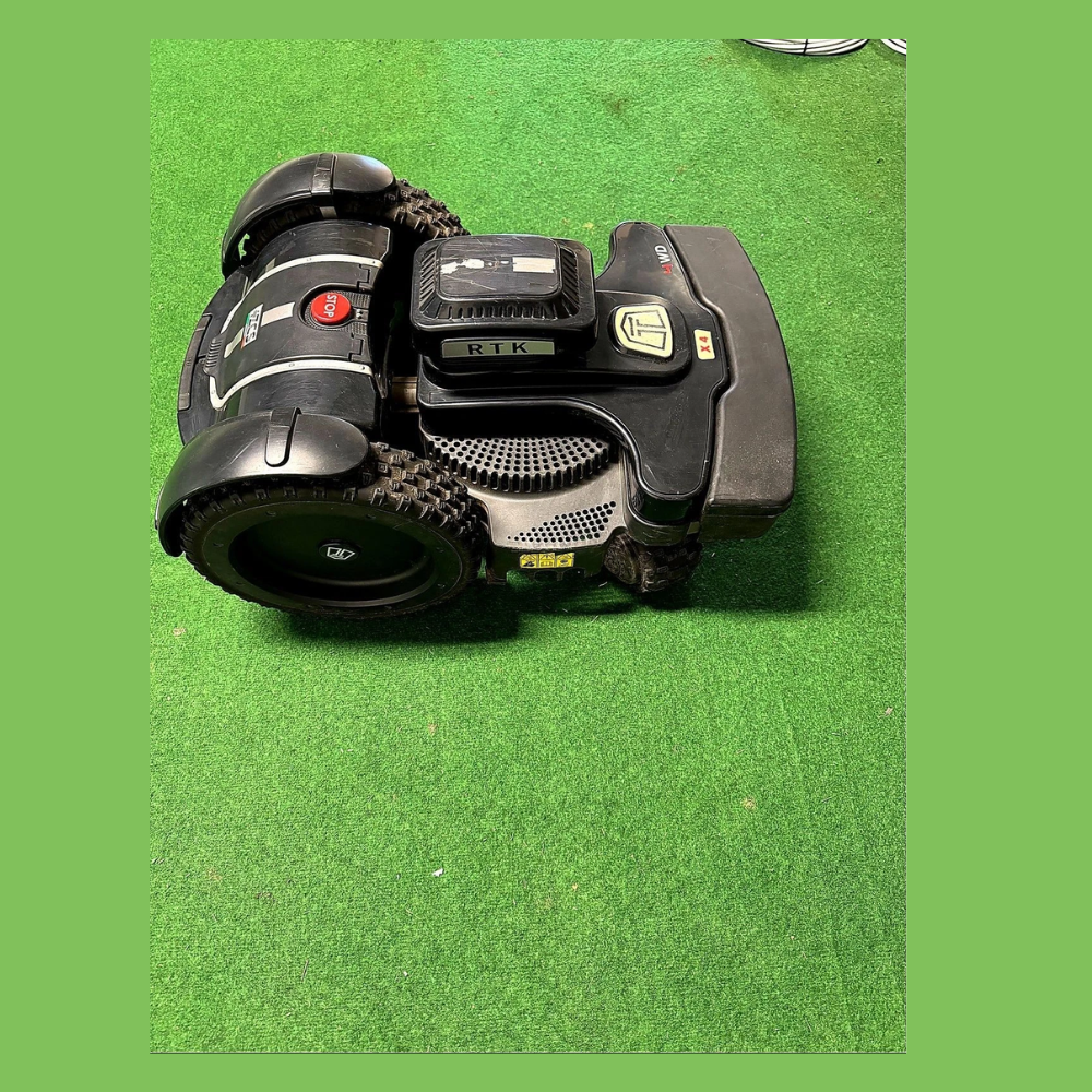 Mähroboter Next Tech L X4 RTK 4WD bis ca. 5.500 m² -Vorführer