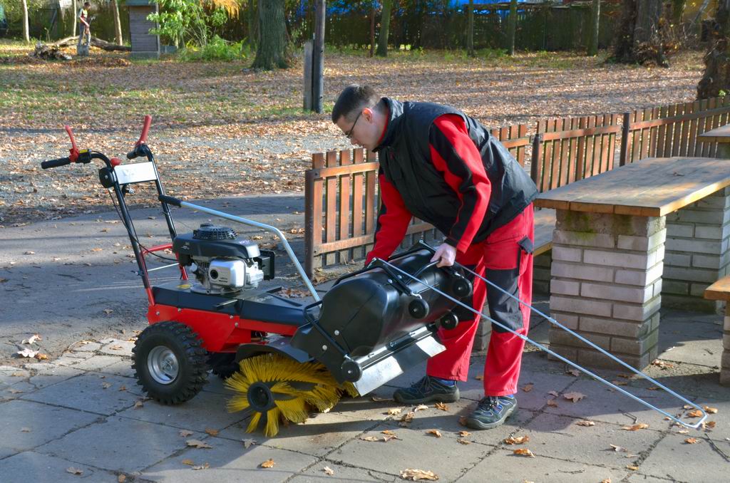 Sammelbehälter für Vari Kehrmaschine CB80H