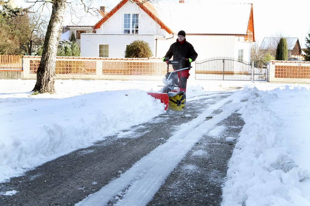 Schneeschild für Vari Kehrmaschine CB80H