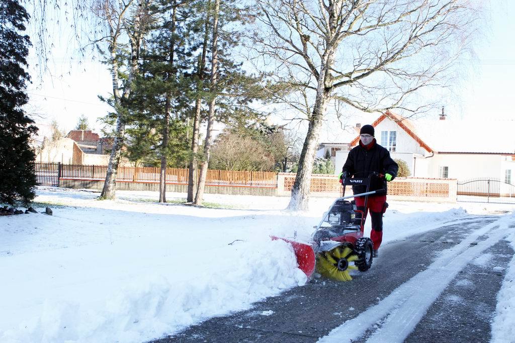 Schneeschild für Vari Kehrmaschine CB80H