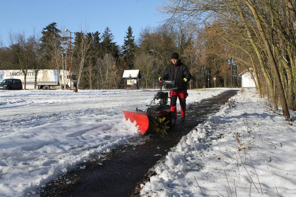 Schneeschild OR-80 für Vari Kehrmaschine CB80H