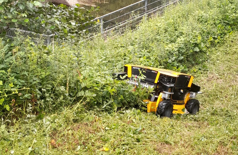 Spider 2SGS EFI Großflächenmäher und Böschungsmäher mit Seilwinde und Schleuderwendung