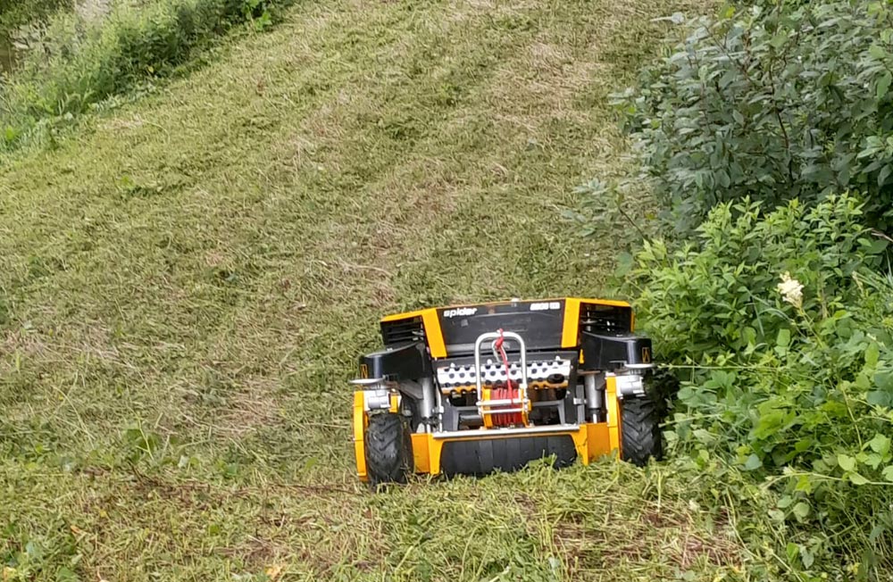 Spider 2SGS EFI Großflächenmäher und Böschungsmäher mit Seilwinde und Schleuderwendung