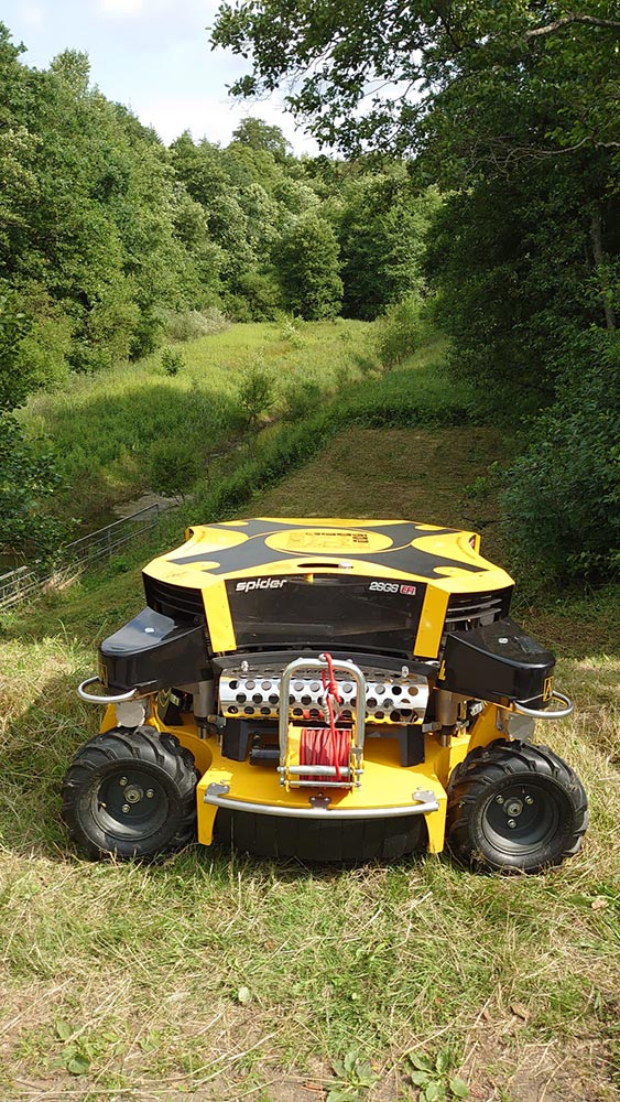 Spider 2SGS EFI Großflächenmäher und Böschungsmäher mit Seilwinde und Schleuderwendung