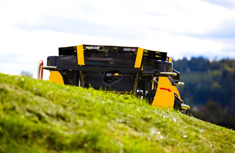 Spider 2SGS EFI Großflächenmäher und Böschungsmäher mit Seilwinde und Schleuderwendung